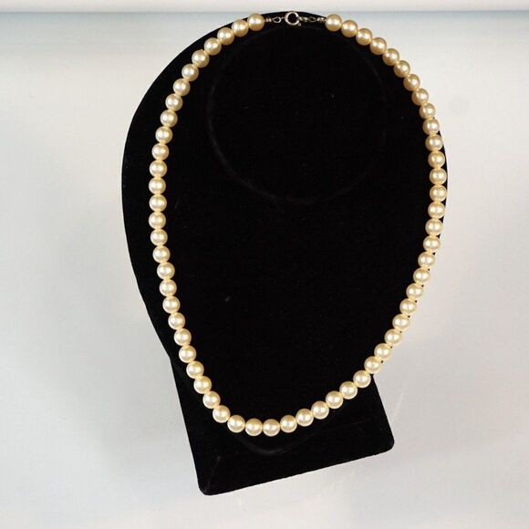 Faux Pearl Choker Necklace Vintage Single Strand Delicate Classy Business - Picture 2 of 6